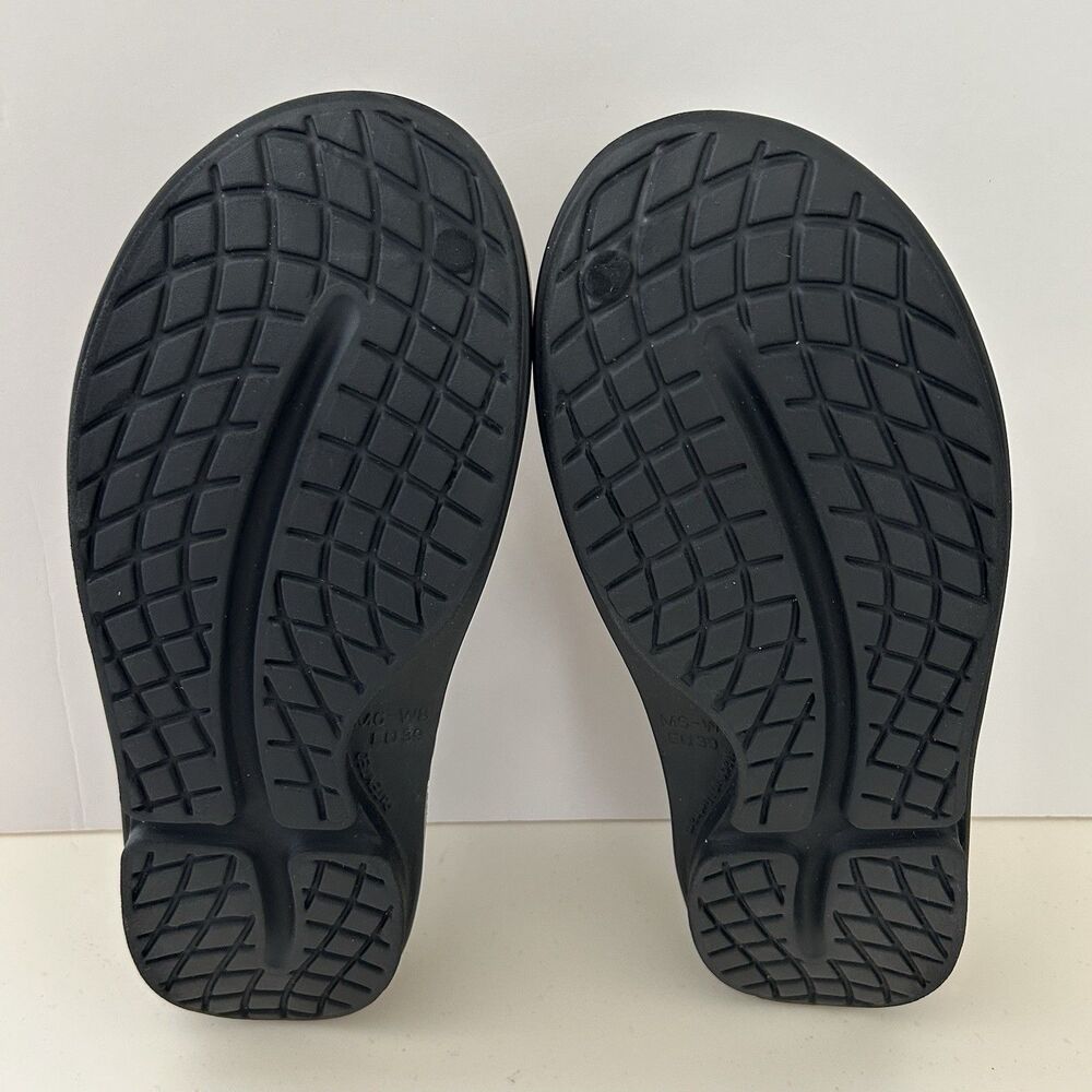 Oofos OOcloog Leopard Womens Size 8 Slip On Mules Clogs Recovery Limited Edition - Picture 8 of 9